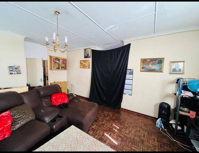 6 BEDROOM HOUSE FOR SALE IN RHODESFIELD